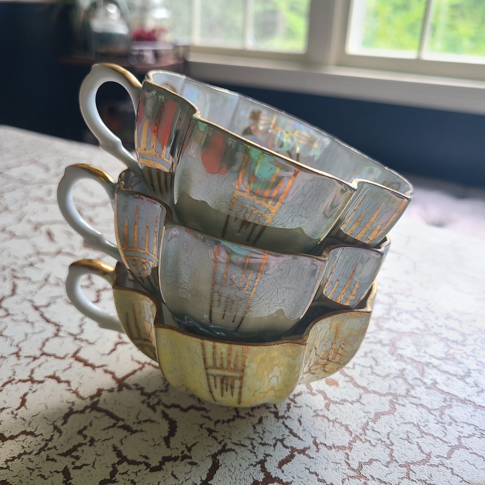Elegant Gold Iridescent Teacup Set